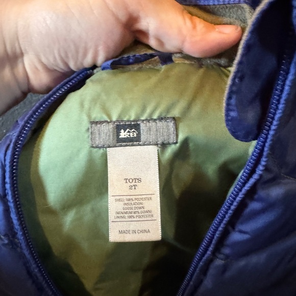Kids REI Navy Blue Green Puffer Vest - Picture 4 of 4